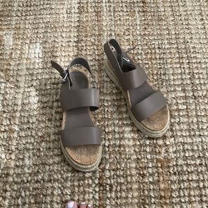 Marc fisher leather sandals